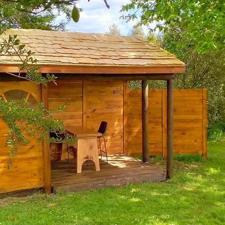 Rivendell Farmstay Hobbit Hole Cambridge Exterior photo