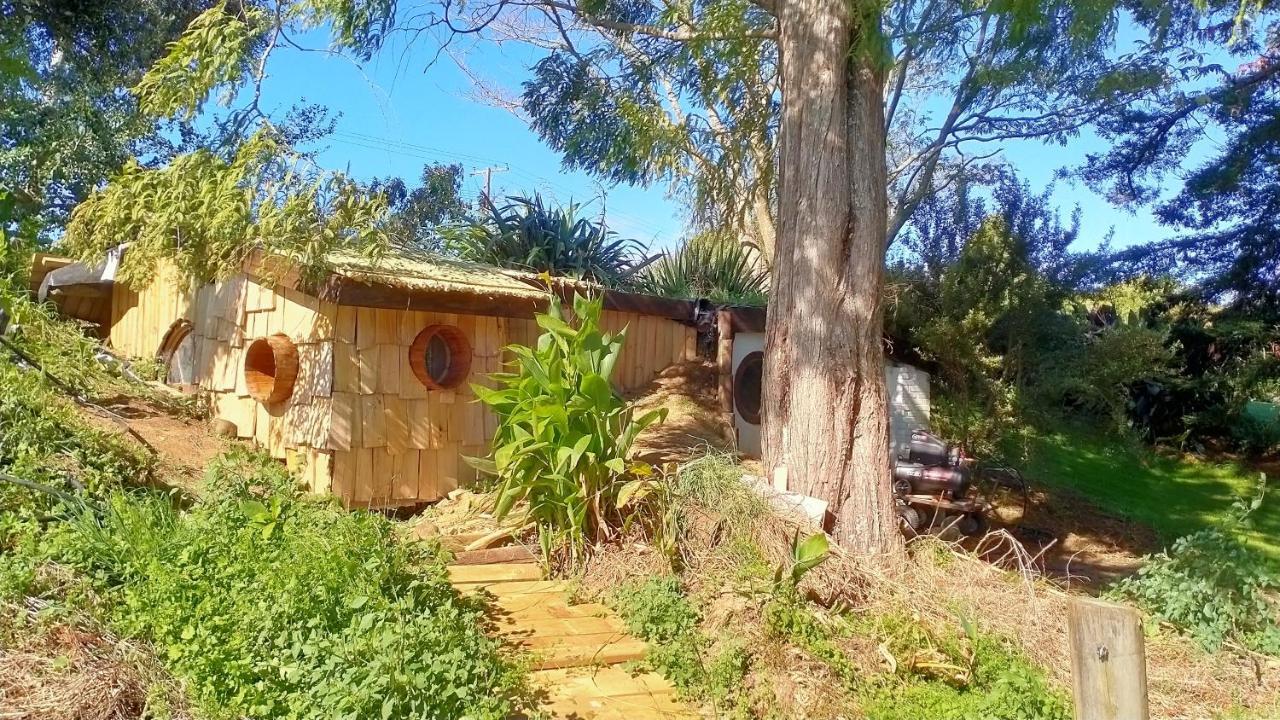 Rivendell Farmstay Hobbit Hole Cambridge Exterior photo