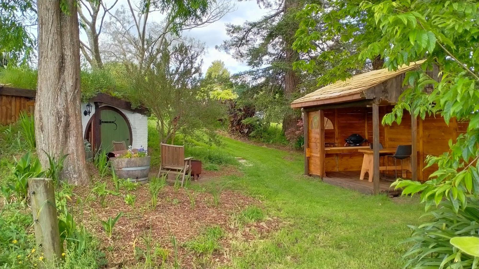 Rivendell Farmstay Hobbit Hole Cambridge Exterior photo